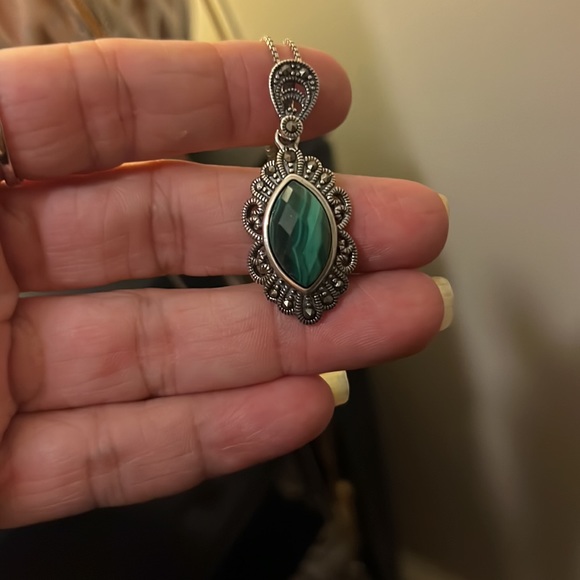 Beautiful Malachite Green Center Stone w/diamonds silver necklace - Picture 2 of 2